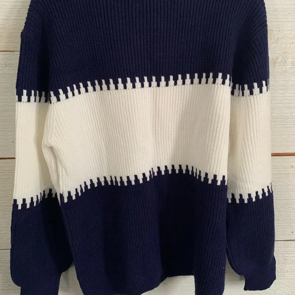 *NEW* Navy and White Women's Sweater. Size Large - Picture 9 of 11